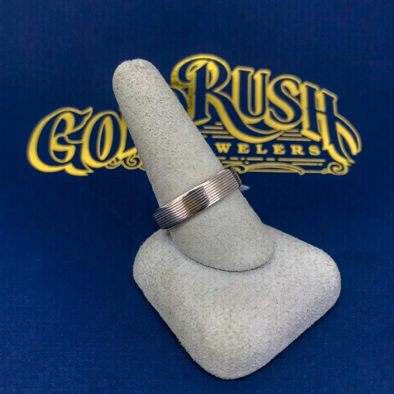 White gold band with twisted inlay - Image 2