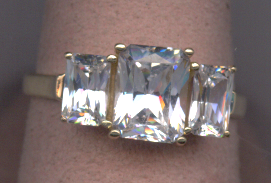 Three stone Gold ring